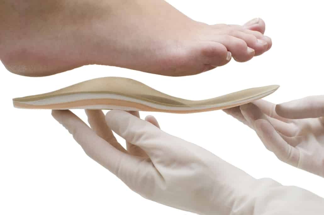 piede-plantare-misura Medico appoggia plantare su piede